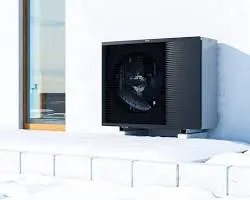 Daikin Altherma 3 H HT — Außengerät an moderner Fassade